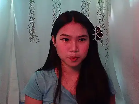 Snapshot of Allysonxx05 chatting on December 16, 2025, 5:12 am Allysonxx05 online show from December 16, 2025, 5:12 am