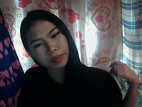 Snapshot of Allysonxx05 chatting on January 9, 2026, 2:25 am Allysonxx05 online show from January 9, 2026, 2:25 am