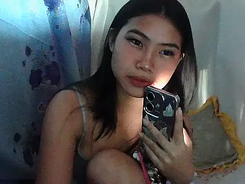 Snapshot of Allysonxx05 chatting on February 1, 2026, 6:45 am Allysonxx05 online show from February 1, 2026, 6:45 am