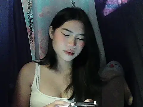 Snapshot of Allysonxx05 chatting on February 13, 2026, 1:23 am Allysonxx05 online show from February 13, 2026, 1:23 am