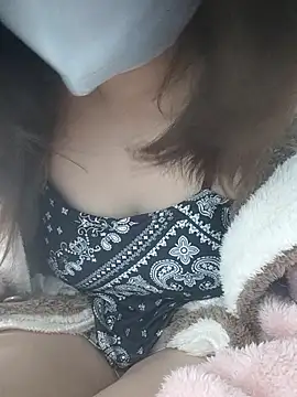 Snapshot of miniiceyya chatting on January 11, 2026, 5:29 pm miniiceyya online show from January 11, 2026, 5:29 pm