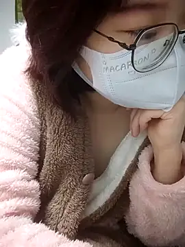 Snapshot of miniiceyya chatting on February 9, 2026, 4:00 pm miniiceyya online show from February 9, 2026, 4:00 pm