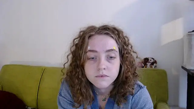 Snapshot of DeliaBlew chatting on December 17, 2025, 6:03 pm DeliaBlew online show from December 17, 2025, 6:03 pm