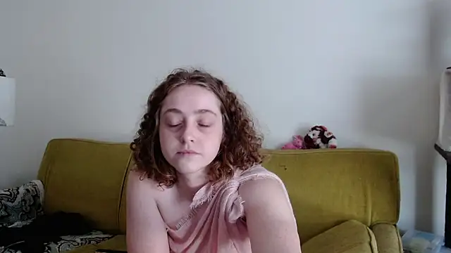 DeliaBlew online show from May 21, 2026, 4:47 pm