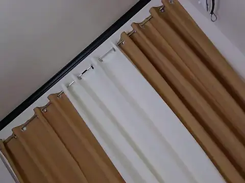 Snapshot of Call_me_tine chatting on April 8, 2026, 4:18 pm Call me tine online show from April 8, 2026, 4:18 pm