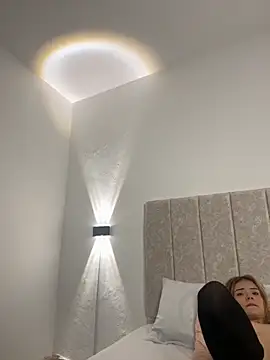 Snapshot of Scarlett_Lee1 chatting on December 3, 2025, 12:58 pm Scarlett Lee1 online show from December 3, 2025, 12:58 pm