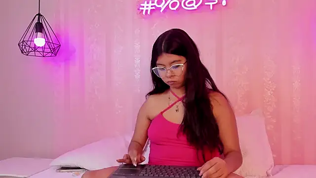 Snapshot of Scarletrose_ chatting on December 1, 2025, 8:47 pm Scarletrose online show from December 1, 2025, 8:47 pm