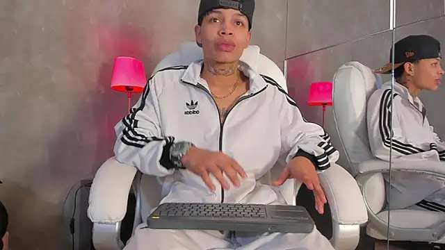 Renzo Dogan online show from December 2, 2025, 2:39 am