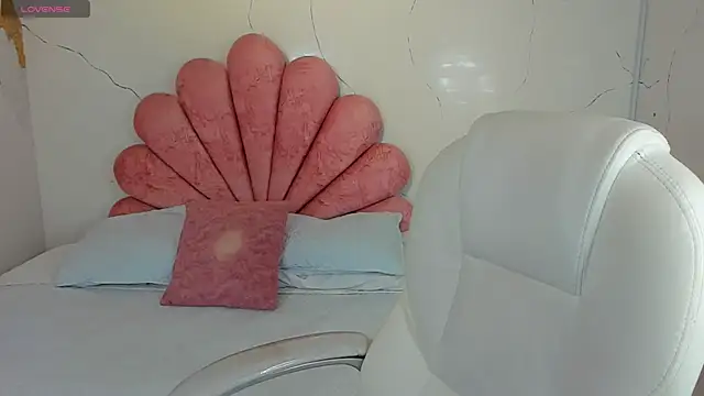 Cherrybombs  online show from March 4, 2026, 12:44 pm