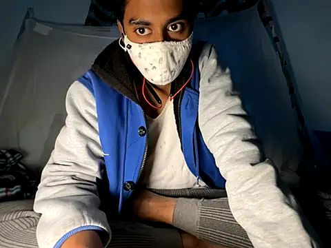 Snapshot of hunterboy2001 chatting on December 3, 2025, 9:29 am hunterboy2001 online show from December 3, 2025, 9:29 am