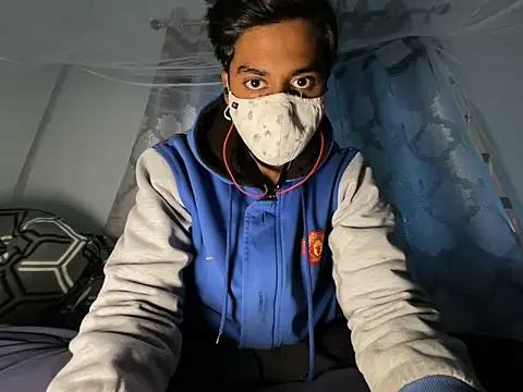 Snapshot of hunterboy2001 chatting on December 18, 2025, 9:04 am hunterboy2001 online show from December 18, 2025, 9:04 am