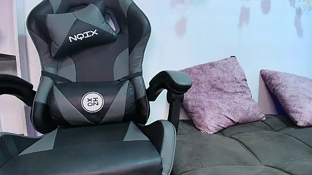 brunette candyy  online show from January 10, 2026, 1:35 pm