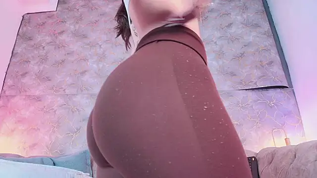 Mia Luxor online show from April 16, 2026, 12:17 pm