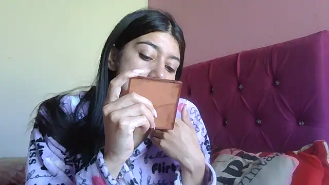 Snapshot of TaylorLove- chatting on December 15, 2025, 12:53 pm TaylorLove- online show from December 15, 2025, 12:53 pm