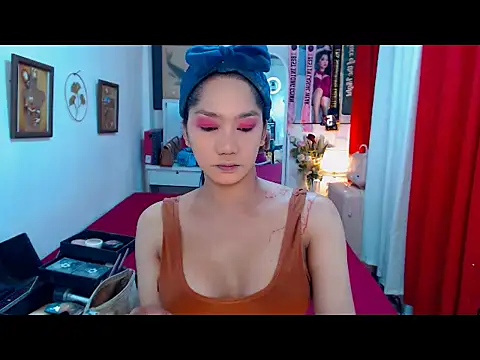 Snapshot of UrScreenGoddess chatting on December 18, 2025, 8:59 pm UrScreenGoddess online show from December 18, 2025, 8:59 pm