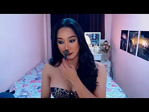 Snapshot of UrScreenGoddess chatting on February 13, 2026, 3:24 am UrScreenGoddess online show from February 13, 2026, 3:24 am