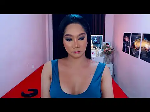 Snapshot of UrScreenGoddess chatting on March 10, 2026, 11:43 pm UrScreenGoddess online show from March 10, 2026, 11:43 pm