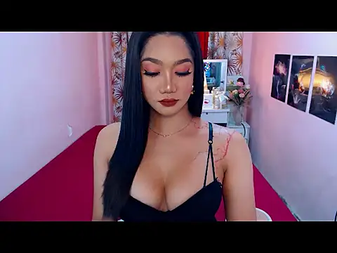 Snapshot of UrScreenGoddess chatting on April 22, 2026, 11:39 pm UrScreenGoddess online show from April 22, 2026, 11:39 pm