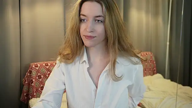 Snapshot of SoftDreamer chatting on December 3, 2025, 3:10 pm SoftDreamer online show from December 3, 2025, 3:10 pm