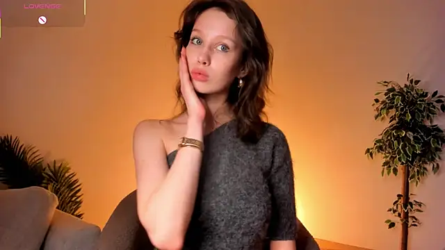 LachelleFrommer online show from March 3, 2026, 2:28 am