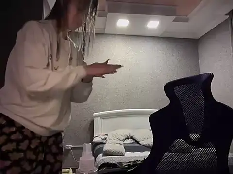 Snapshot of lilXdomii chatting on December 14, 2025, 8:24 pm lilXdomii online show from December 14, 2025, 8:24 pm