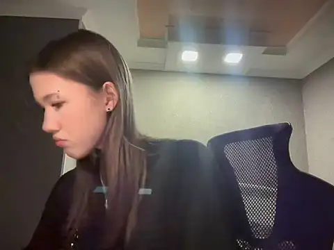 Snapshot of lilXdomii chatting on December 16, 2025, 4:01 pm lilXdomii online show from December 16, 2025, 4:01 pm