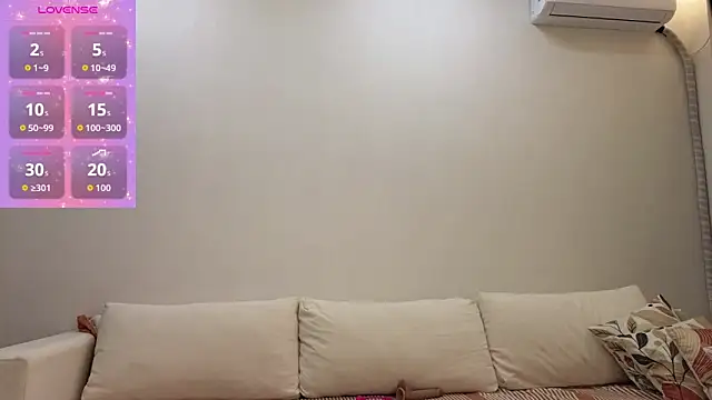 emiliblanc online show from December 14, 2025, 8:02 pm