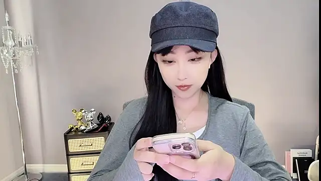 Miahave online show from December 16, 2025, 1:43 am