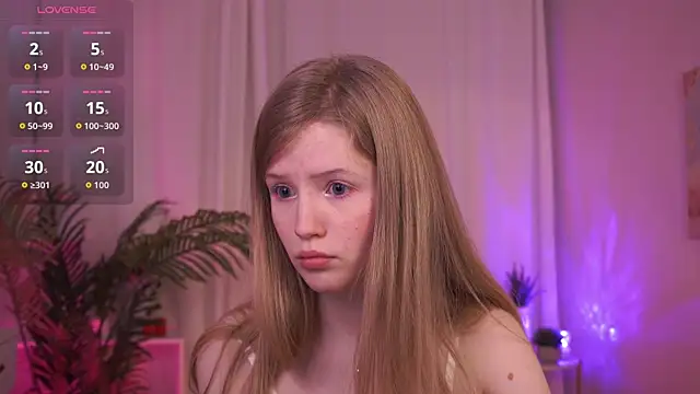 Snapshot of LilianHoward chatting on December 14, 2025, 12:21 pm LilianHoward online show from December 14, 2025, 12:21 pm