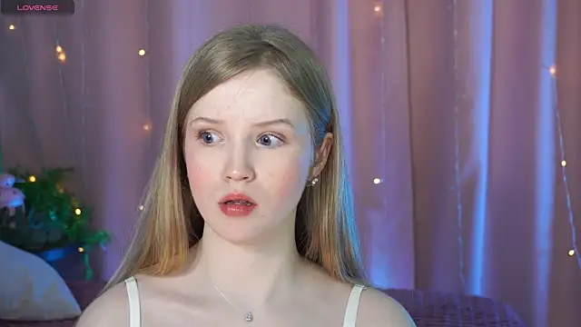 LilianHoward online show from December 19, 2025, 12:23 pm