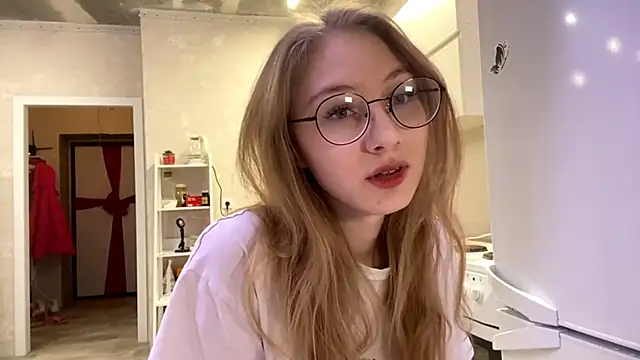 Snapshot of MargyDejong chatting on December 14, 2025, 5:51 pm MargyDejong online show from December 14, 2025, 5:51 pm