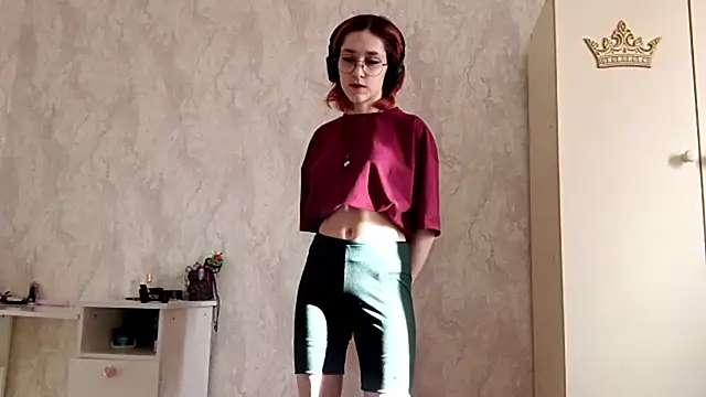 Snapshot of LinaWatter chatting on December 15, 2025, 8:51 am LinaWatter online show from December 15, 2025, 8:51 am