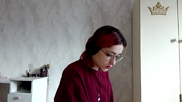 Snapshot of LinaWatter chatting on December 16, 2025, 8:30 am LinaWatter online show from December 16, 2025, 8:30 am