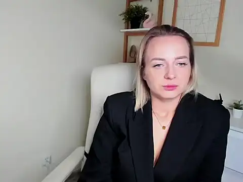 Snapshot of Karenblond chatting on December 2, 2025, 6:41 am Karenblond online show from December 2, 2025, 6:41 am