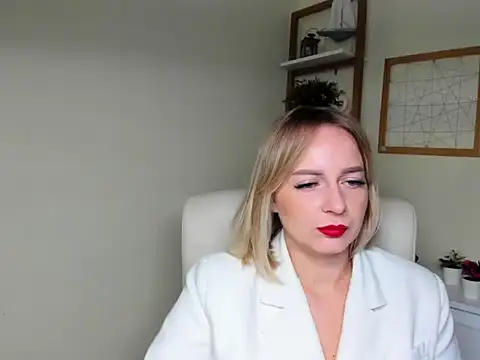 Snapshot of Karenblond chatting on December 15, 2025, 6:50 am Karenblond online show from December 15, 2025, 6:50 am