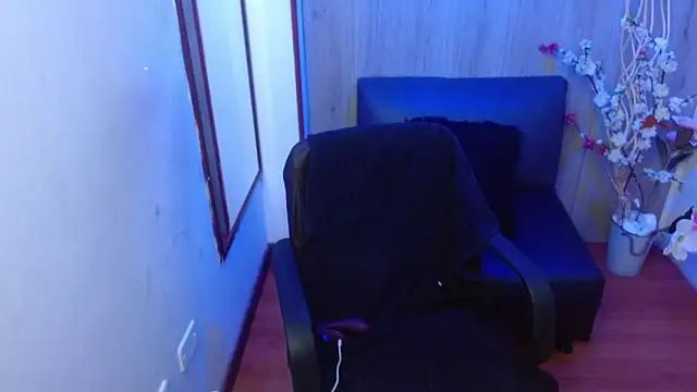 Snapshot of Angelica_Aragon chatting on December 20, 2025, 6:04 pm Angelica Aragon online show from December 20, 2025, 6:04 pm