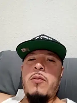 Lalin2323 online show from February 4, 2026, 1:33 am