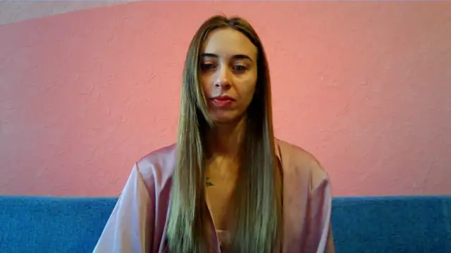 Snapshot of Honey_Whisper chatting on December 18, 2025, 9:15 am Honey Whisper online show from December 18, 2025, 9:15 am