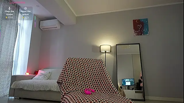 yoursecretloveee online show from February 16, 2026, 9:05 am