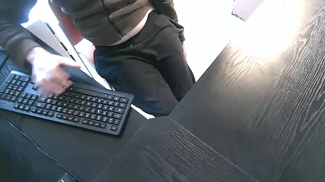 TRESBONNEBITE online show from December 21, 2025, 2:02 pm