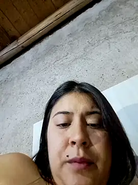 Estefanny Lolyy online show from April 17, 2026, 5:21 am