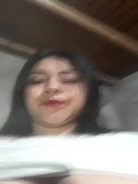 Snapshot of Estefanny_Lolyy chatting on July 18, 2026, 4:27 am Estefanny Lolyy online show from July 18, 2026, 4:27 am
