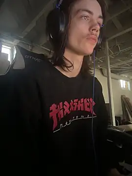 DkAuxier1 online show from December 18, 2025, 8:26 pm