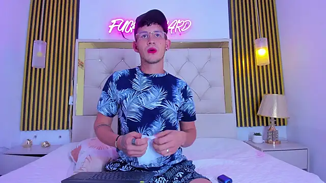 Snapshot of SteelAdonis_ chatting on December 14, 2025, 6:19 am SteelAdonis online show from December 14, 2025, 6:19 am