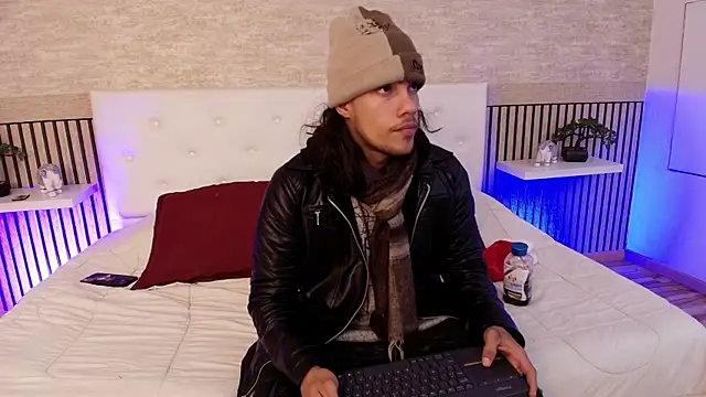 Snapshot of PatrickS25 chatting on December 15, 2025, 3:33 am PatrickS25 online show from December 15, 2025, 3:33 am