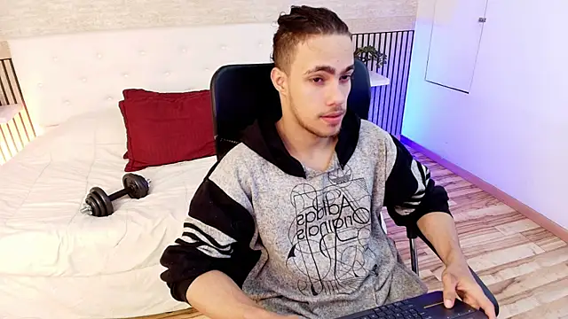 Snapshot of PatrickS25 chatting on December 16, 2025, 3:44 am PatrickS25 online show from December 16, 2025, 3:44 am