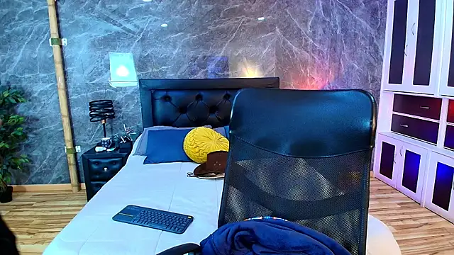 Snapshot of PatrickS25 chatting on February 25, 2026, 4:44 am PatrickS25 online show from February 25, 2026, 4:44 am