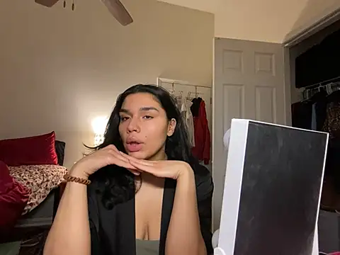 Snapshot of lunabellaX0 chatting on February 23, 2026, 4:43 am lunabellaX0 online show from February 23, 2026, 4:43 am