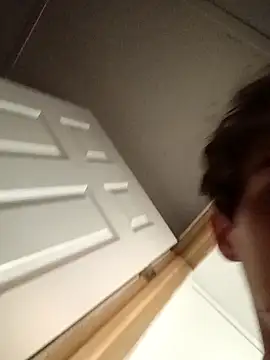 cmoneyyy021 online show from December 1, 2025, 6:29 am