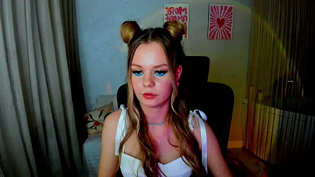 Snapshot of MidnighteAura chatting on March 1, 2026, 7:38 pm MidnighteAura online show from March 1, 2026, 7:38 pm